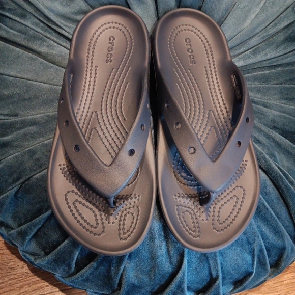 Crocs Navy Blue Flip Flops Classic Women 6 Men 4 S3mi New - Picture 1 of 3